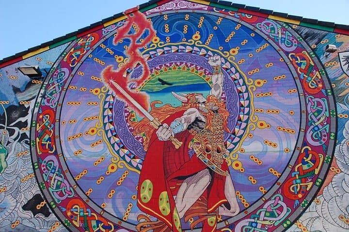 The Troubles and iconic award winning taxi 2hr private cab tour