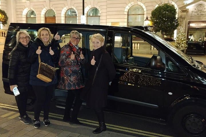 London Private Christmas Lights Taxi Tour with Pick Up