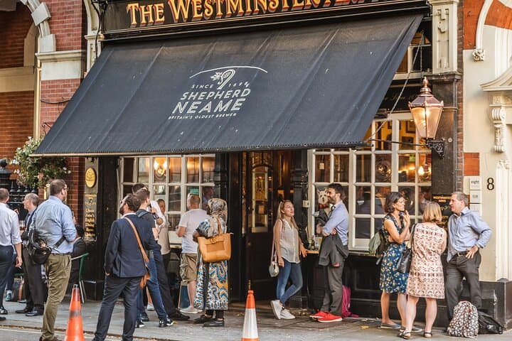 London Historic Pub Tour with a Local Tailored to Your Interests & Tastes