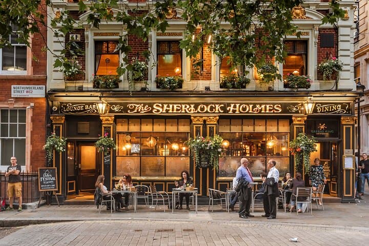 London Historic Pub Tour with a Local Tailored to Your Interests & Tastes