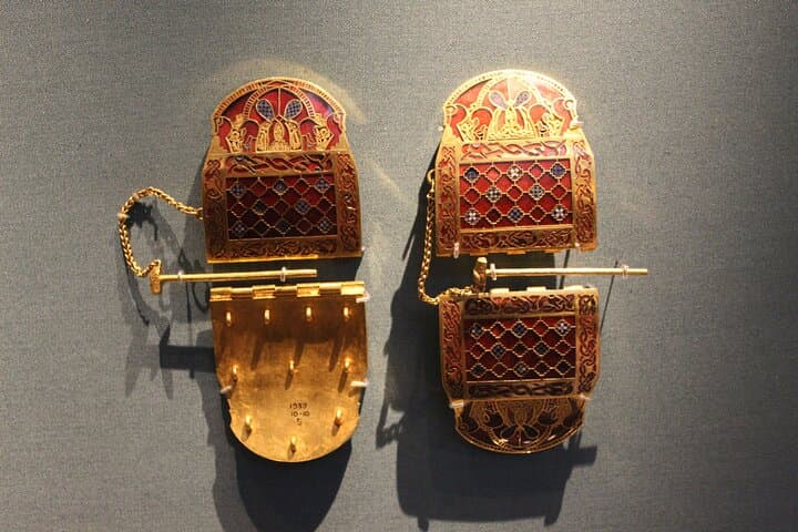 Saxon shoulder fastener
