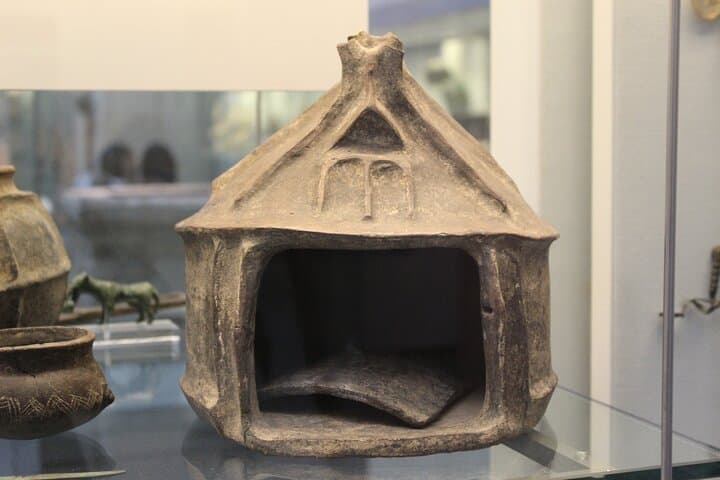 Early Roman burial urn