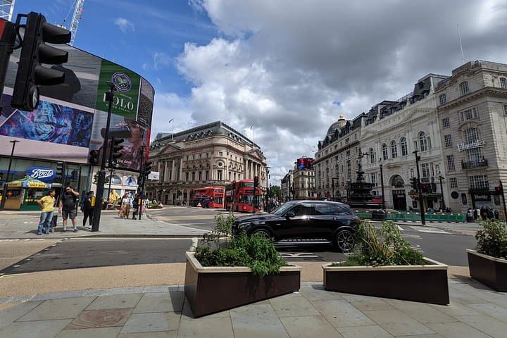 Private Airport transfer From or to Edinburgh airport (One way transfer)