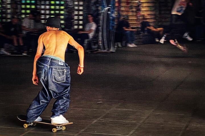 Smartphone photography workshop photographing skateboarders on the Southbank, London