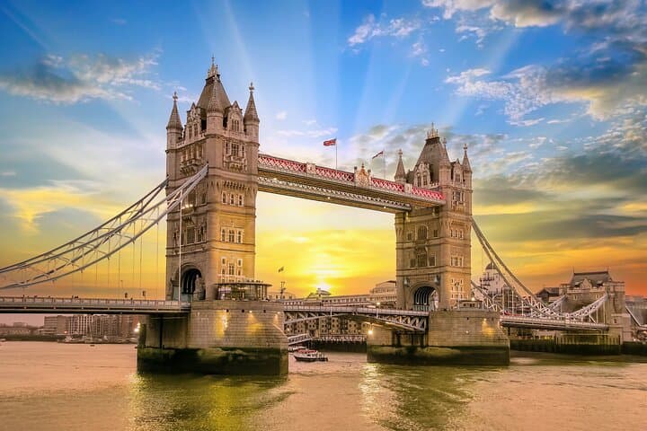 e-Scavenger Hunt London: Explore the City at Your Own Pace