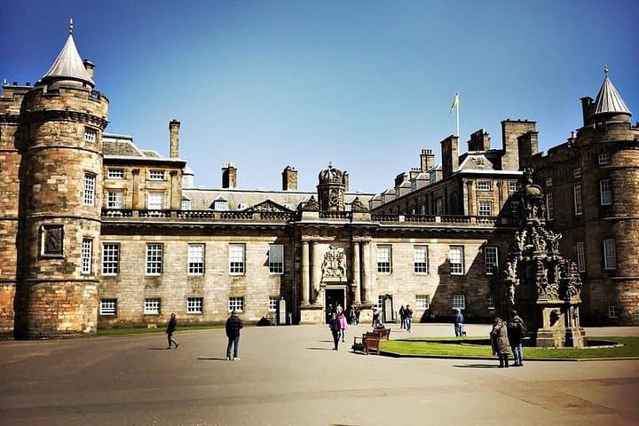 Edinburgh Unveiled: Luxury Private Driving Tour of Edinburgh