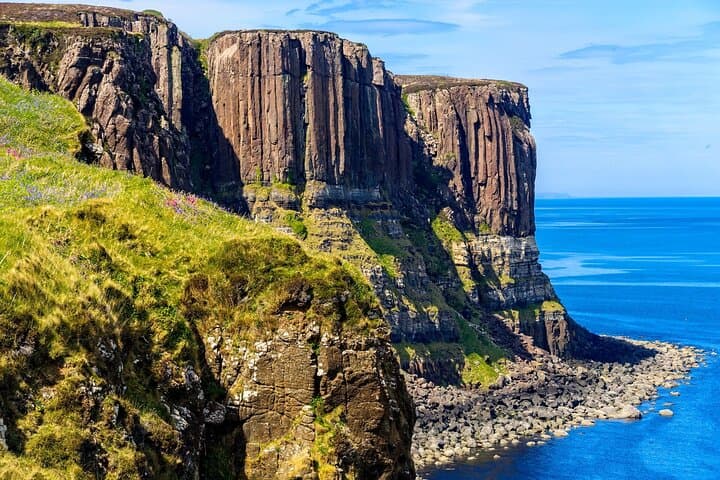 Photo stop at Kilt Rock on the Isle of Skye