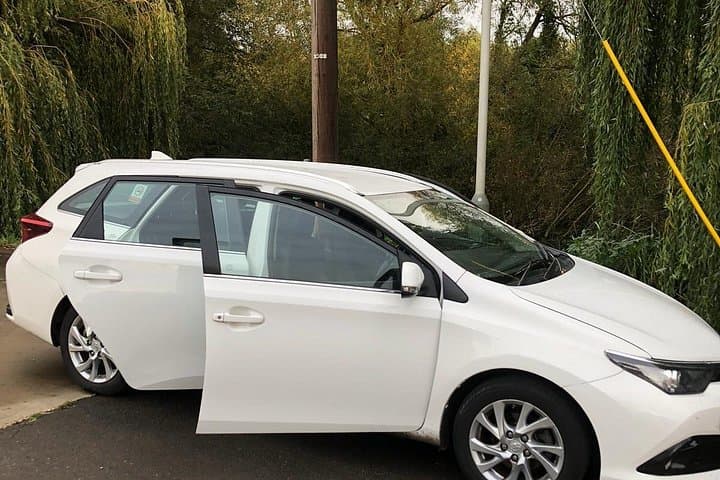 Sedan Vehicle for Travel from Heathrow to London