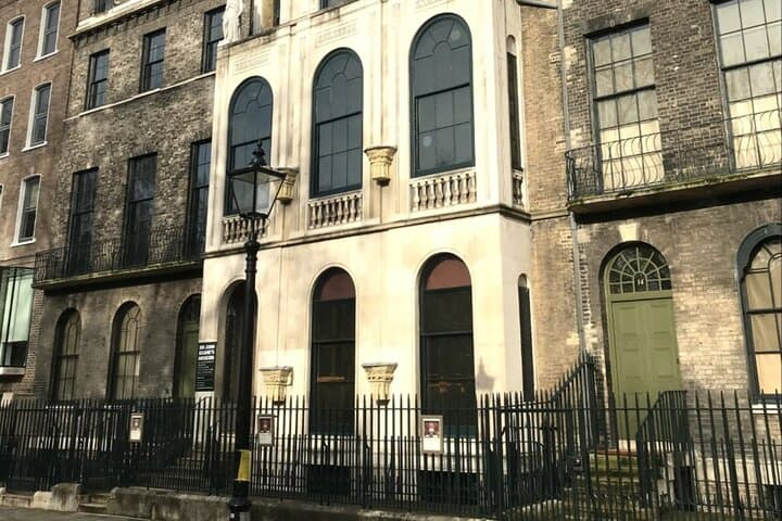 London’s Historical Pubs: A Self-Guided Audio Tour