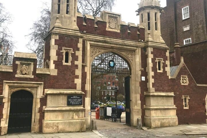 London’s Historical Pubs: A Self-Guided Audio Tour
