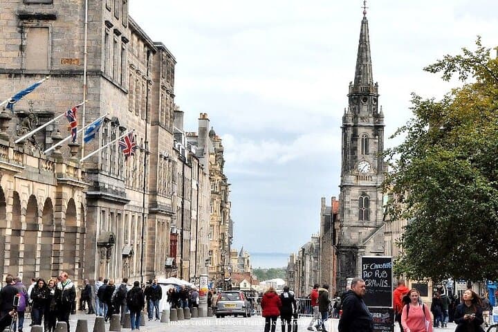 Private Full-Day Walking Tour in Edinburgh with Edinburgh Castle