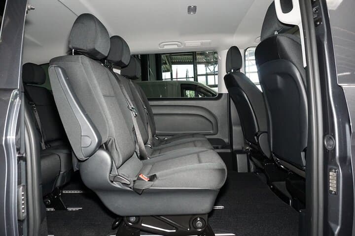 Dublin Airport transfers 1-7 people private chauffeur to Belfast