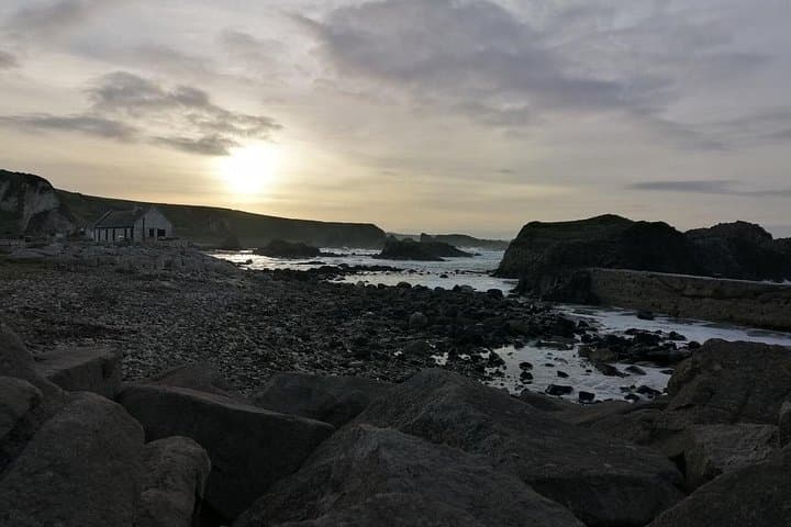 Ballintoy Harbour can be discovered in the picturesque village of Ballintoy. Known as a ‘raised beach’,