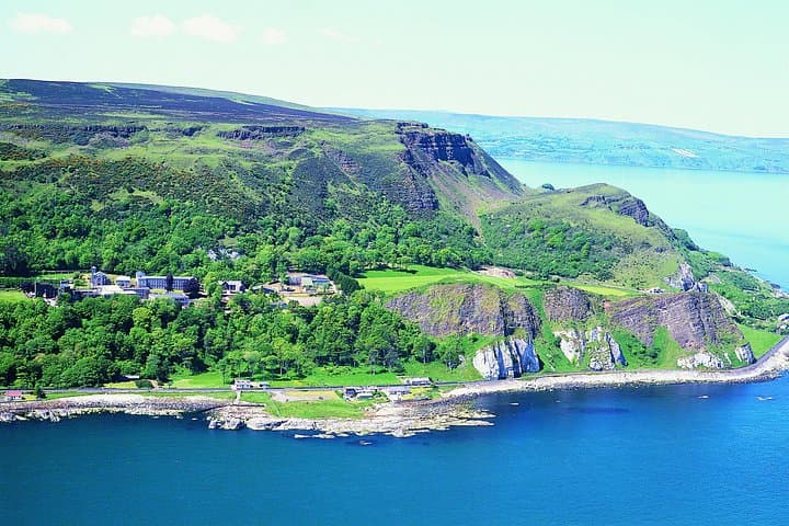 Private Giants Causeway Tour For Up to 15 People
