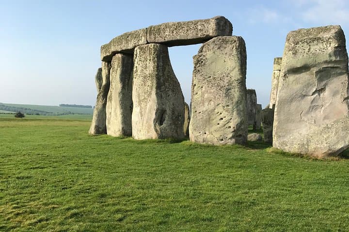 Stonehenge Private Guided Car Tour - Luxury sedan