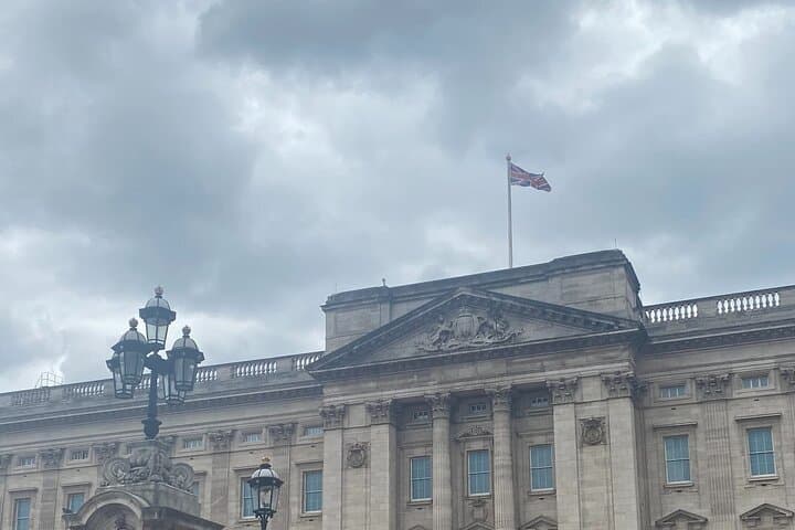 Iconic Half Day Walking Tour - See London Sites