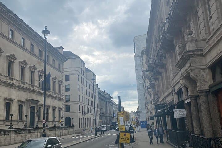 Iconic Half Day Walking Tour - See London Sites