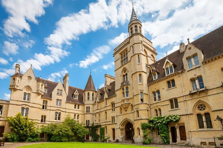 Oxford’s Famous Alumni: Self-Guided Story Puzzle Walk