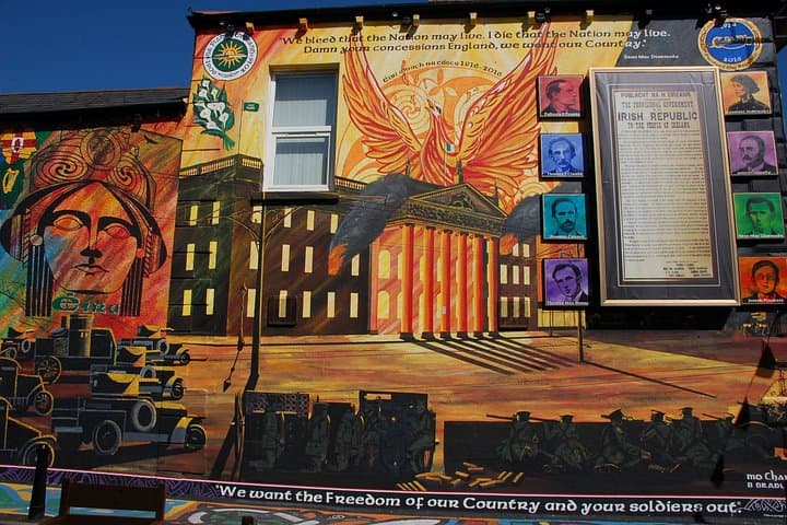 Belfast Famous Black Taxi Tour Political Murals & Peace Wall 2 Hr