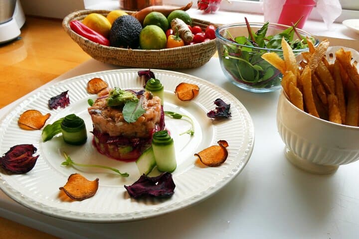 International, quick, Tartare of Salmon with a French twist