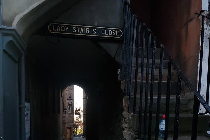 Interactive Treasure Hunt of Edinburgh's Secrets