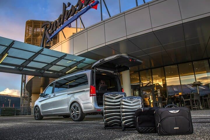 London Heathrow Airport to Nottinghamshire Luxury Airport Transfer Service
