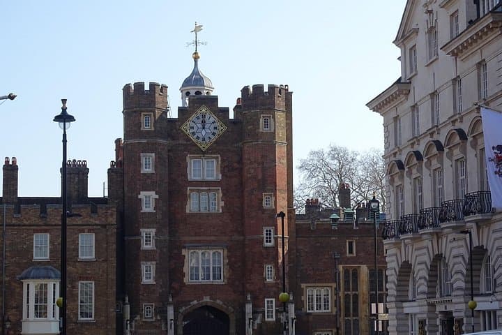 A Tudor gatehouse Henry VIII style!