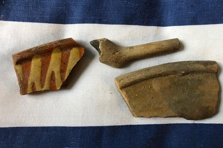 17th century pottery rims and a clay pipe.