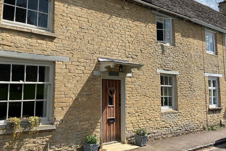 Private Cotswolds villages from London