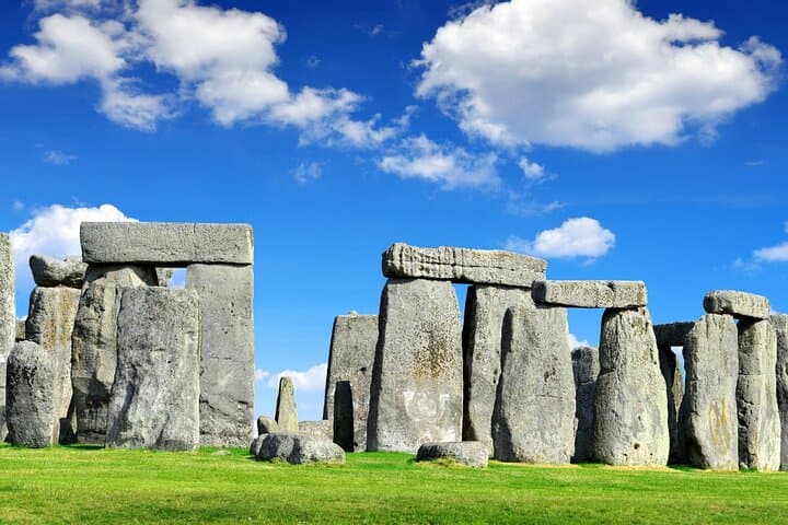 Private Tour to Stonehenge and Avebury from London