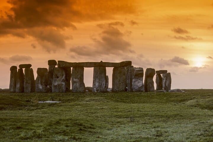 Private Tour to Stonehenge and Avebury from London
