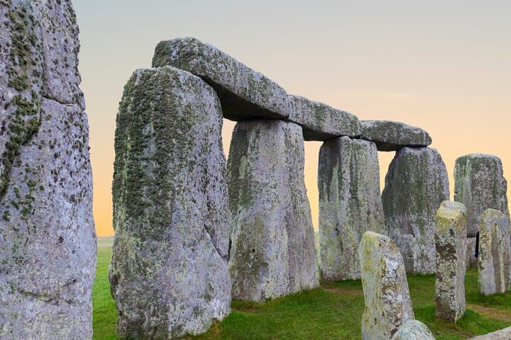 Private Tour to Stonehenge and Avebury from London