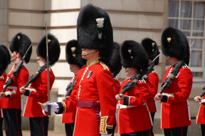 Buckingham Palace Exterior and Royal History Private Tour