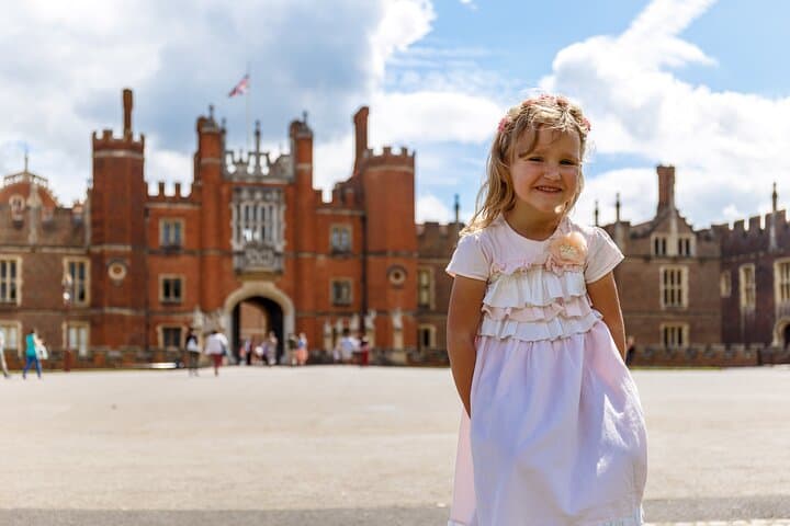 Skip-the-line Hampton Court Palace from London by Car