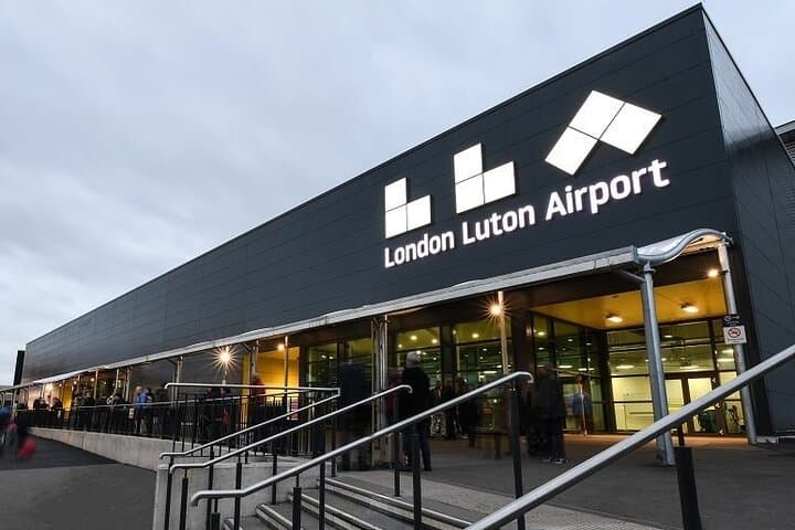 Affordable All London Airports Round-trip: Private Transfer to South-East London