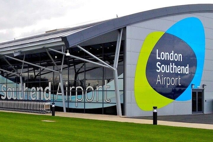 Affordable All London Airports Round-trip: Private Transfer to South-East London