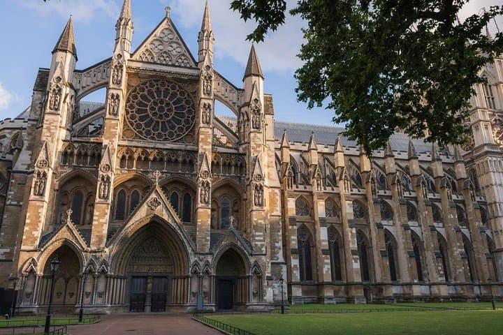 Walking Tour : Panorama of Westminster (with Changing of the Guard) + Windsor