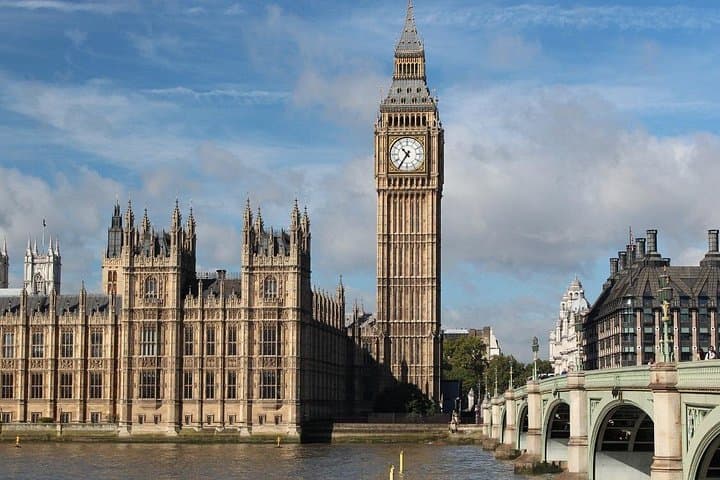 Walking Tour : Panorama of Westminster (with Changing of the Guard) + Windsor
