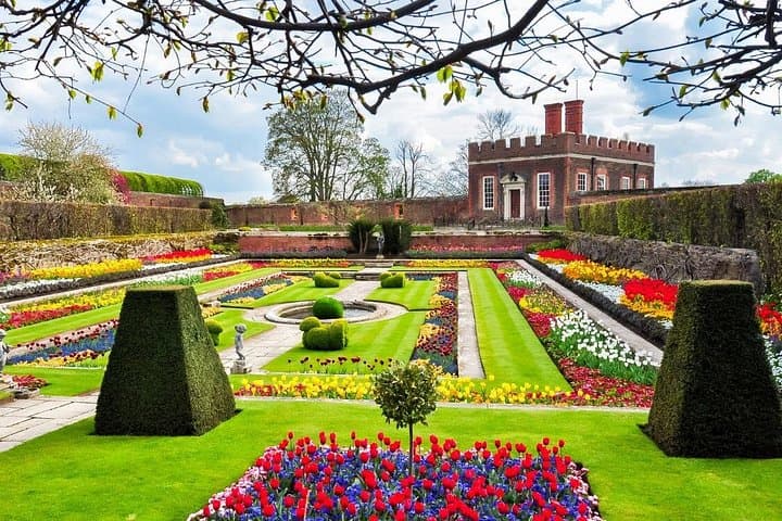 Private Windsor and Hampton Court with Pick Up and Drop Off