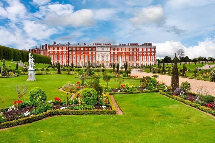 Private Windsor and Hampton Court with Pick Up and Drop Off