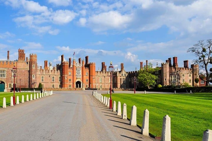 Private Windsor and Hampton Court with Pick Up and Drop Off