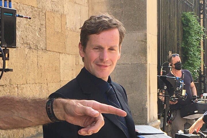 Shaun Evans filming and having a chat