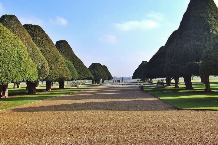 Hampton Court Walking Tour