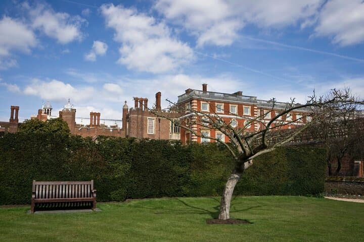 Hampton Court Walking Tour