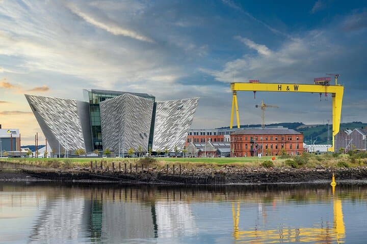 Private Belfast Historical and Political Half-Day Guided Tour