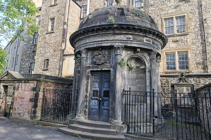 Edinburgh Old Town Private Self-Guided Tour