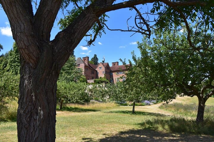 We're happy to show you some of the best places to take photos throughout the Chartwell Estate.