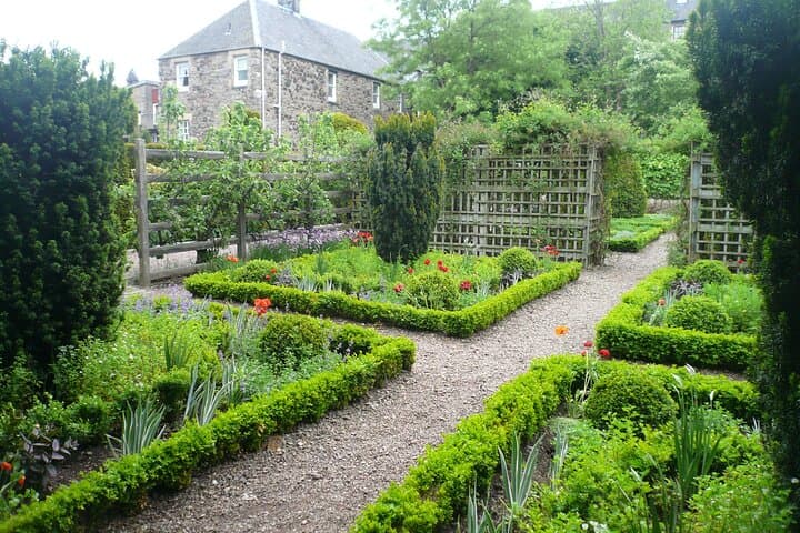 Edinburgh Duddingston Village Self-Guided Walking Tour