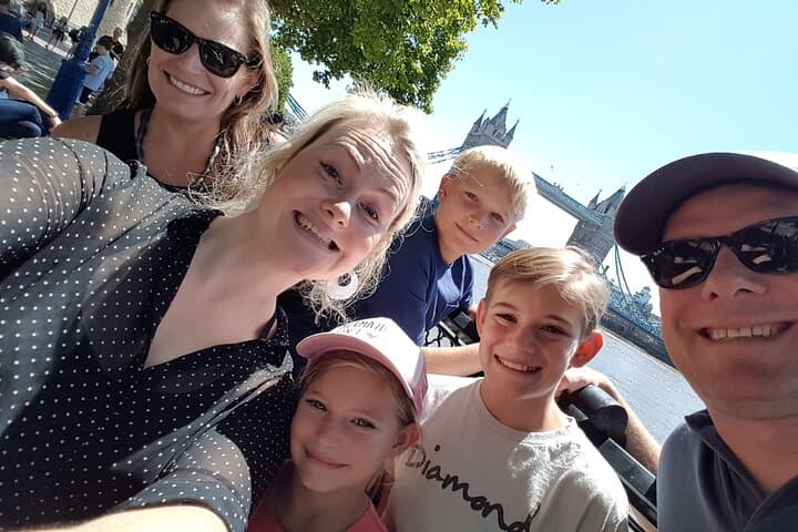 A private tour for a family enjoying the sun in London Town.