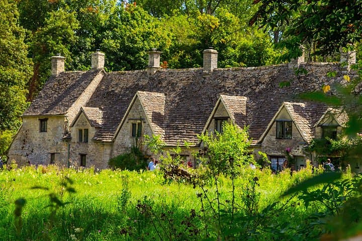 Cotswolds Village Private Car Tour and Photoshoot